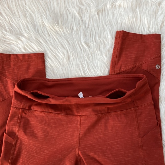 Lululemon Pace Rival Crop 22" Stride Emboss Cayenne Red Orange, Size 8 - Picture 10 of 15